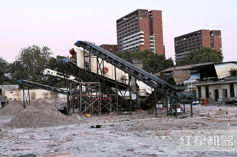 建筑垃圾粉碎现场图片